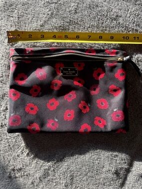 kate spade Wilson Road Mini Poppy black large Drewe pouch